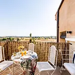 Vino Tinto Y Restaurante Tomate Rosa *