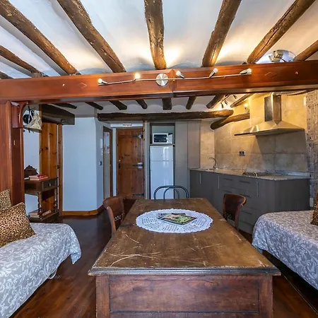 Vino Tinto Y Restaurante Tomate Rosa *