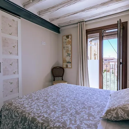 Vino Tinto Y Restaurante Tomate Rosa Апартаменты Адауэска