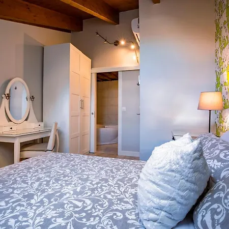 Vino Tinto Y Restaurante Tomate Rosa Апартаменты