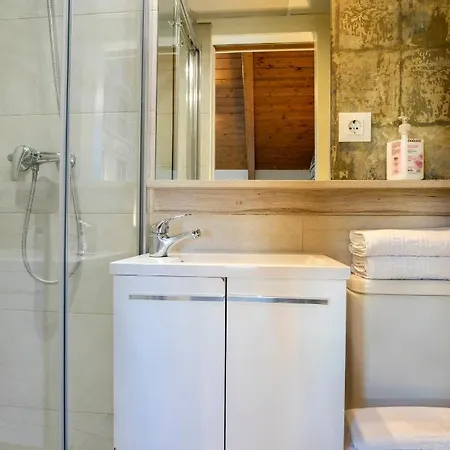 Апартаменты Vino Tinto Y Restaurante Tomate Rosa Адауэска