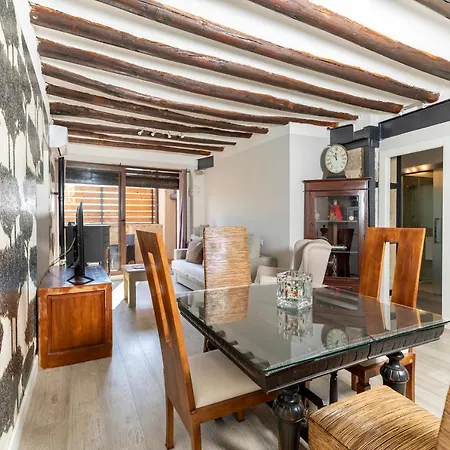 Vino Tinto Y Restaurante Tomate Rosa Адауэска