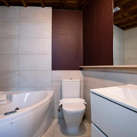 Vino Tinto Y Restaurante Tomate Rosa Апартаменты Адауэска