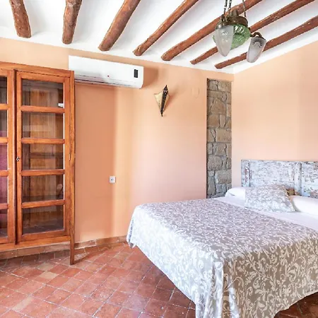 Апартаменты Vino Tinto Y Restaurante Tomate Rosa Адауэска