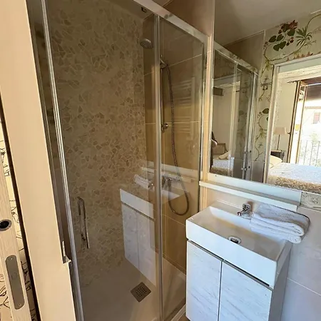 Vino Tinto Y Restaurante Tomate Rosa Апартаменты Адауэска