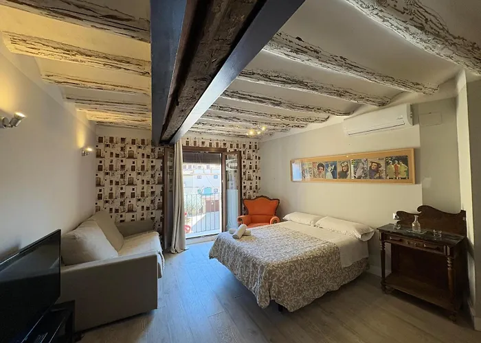 Apartament Vino Tinto Y Restaurante Tomate Rosa *