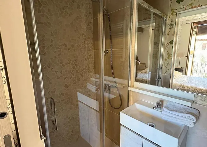 Vino Tinto Y Restaurante Tomate Rosa Apartament Adahuesca